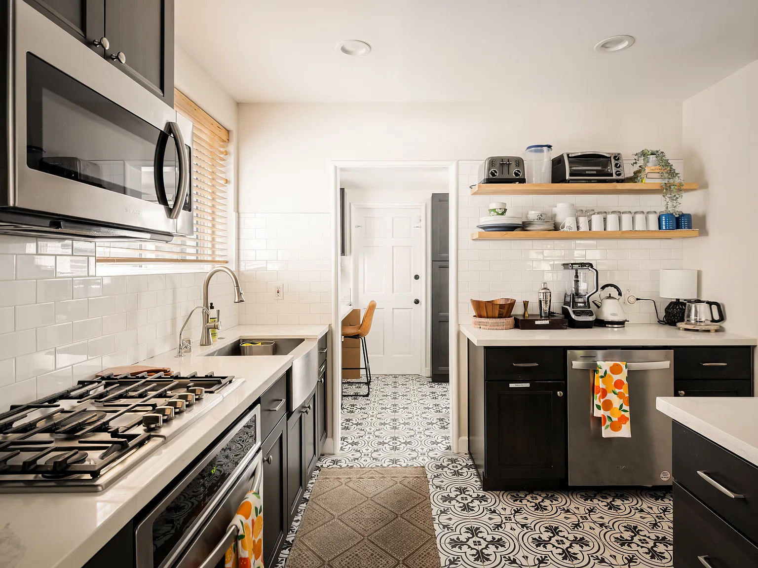 2 bed, 1432 sqft, $7,600 — Photo 4