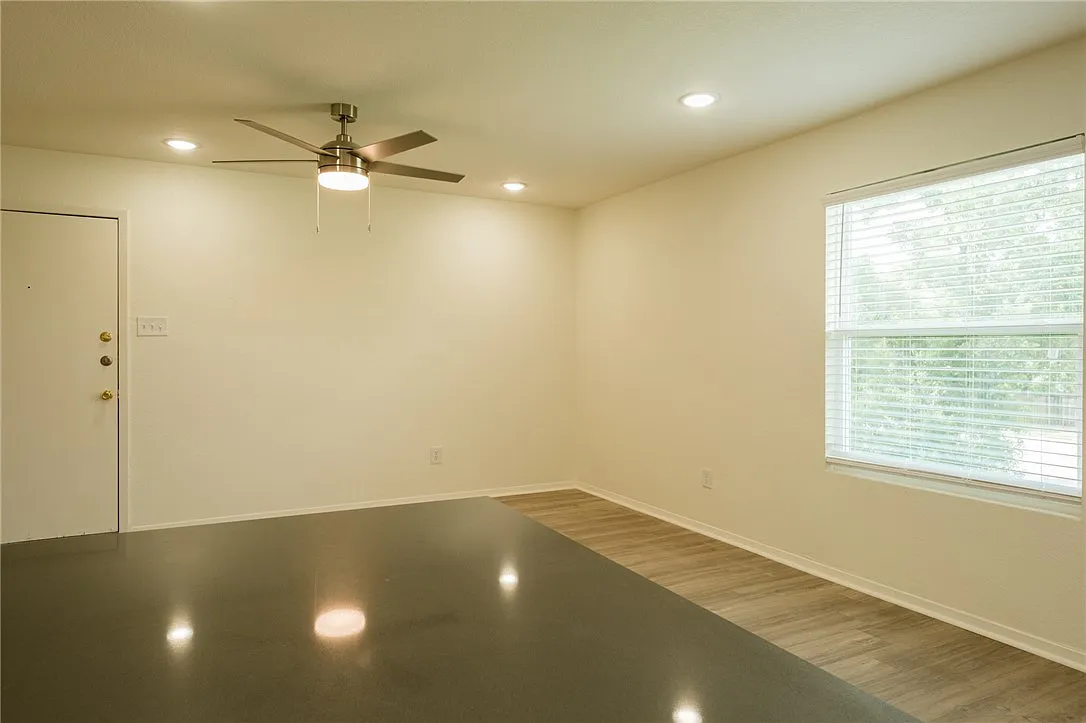 2 bed, 798 sqft, $1,095 — Photo 4