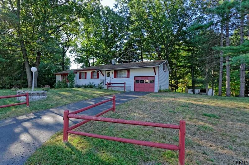 3rd image of 37 WHIPPLETREE Road