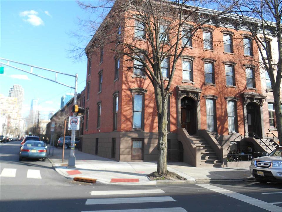 1st image of 254 Grove St APT 4