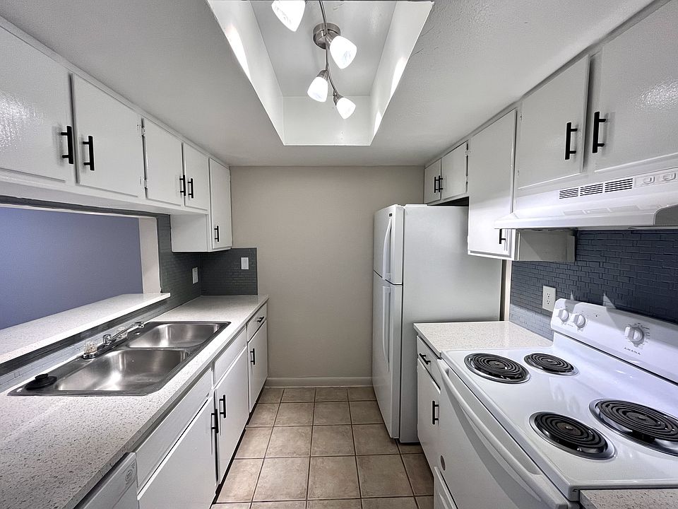 1st image of 4002 S Manhattan Ave #106