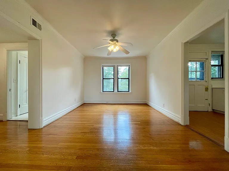 6240 Southwood Ave #2E — Photo 4