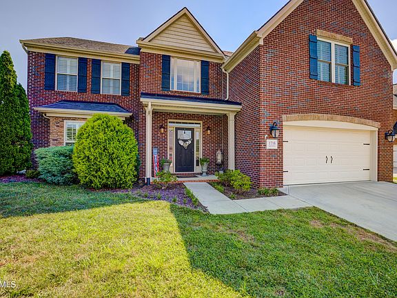 3rd image of 1716 Falcon Pointe Dr