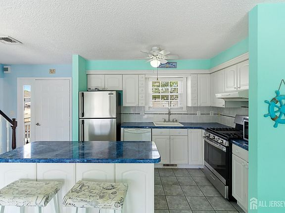 5th image of 77 Wind Jammer Ct