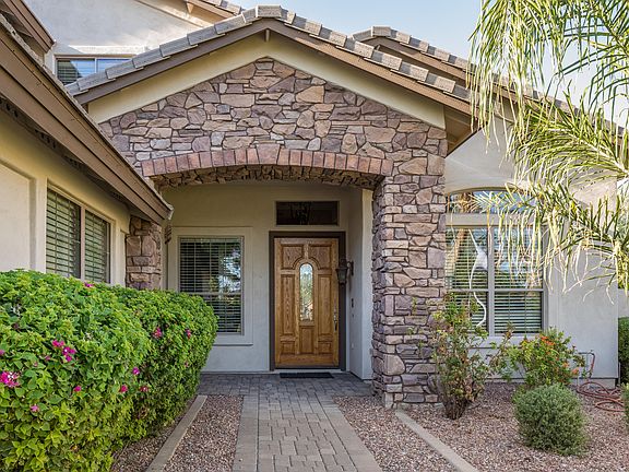 3rd image of 1350 E Calle De Arcos
