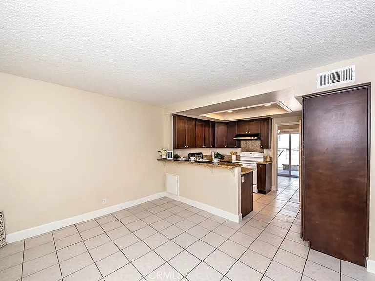 21 Ashbrook #102 — Photo 20