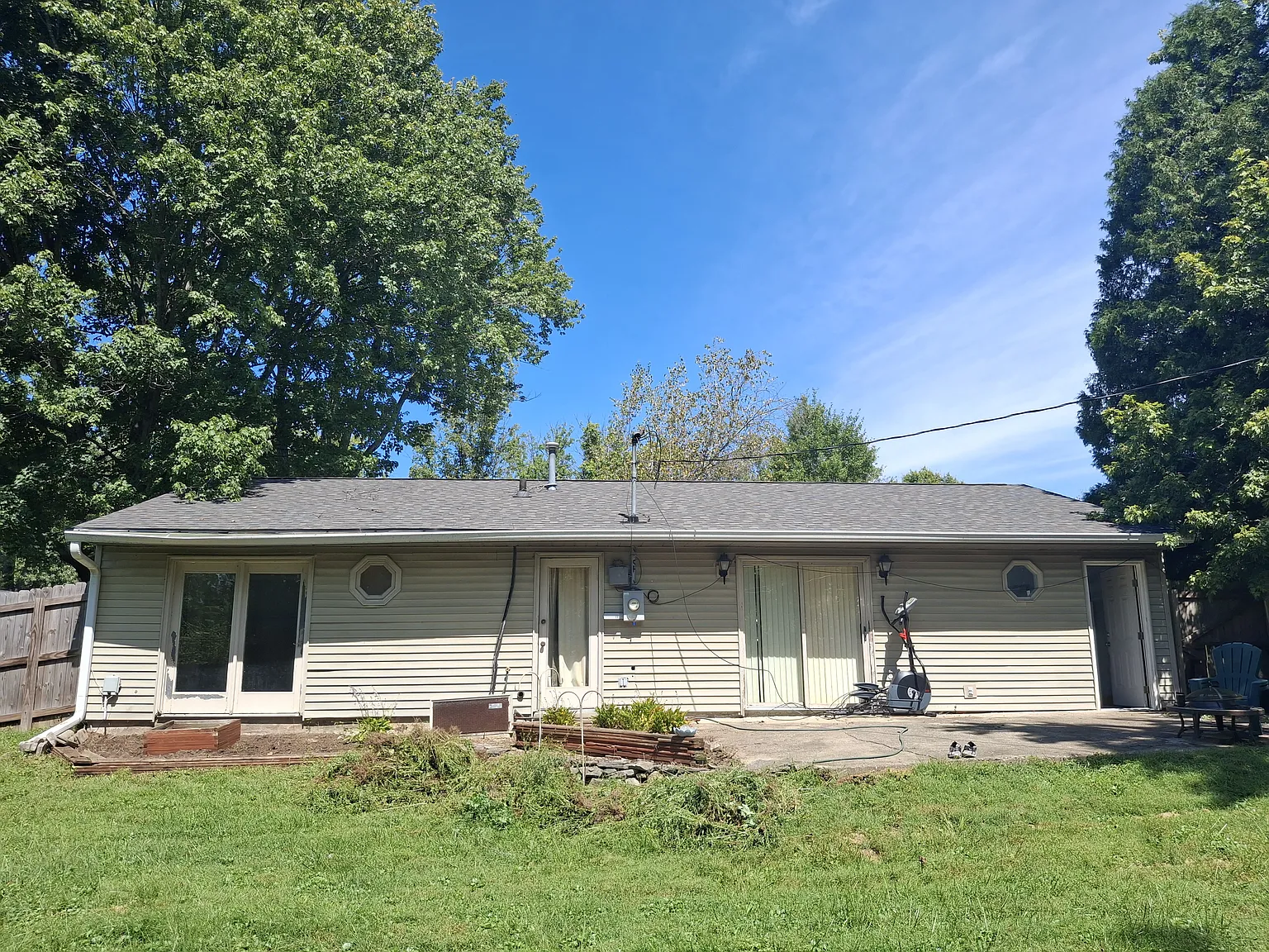 3 bed, 1.5 bath, 936 sqft, $1,900 — Photo 4