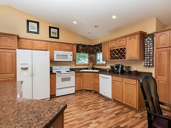 5th image of 3542 Pebble Brook Dr