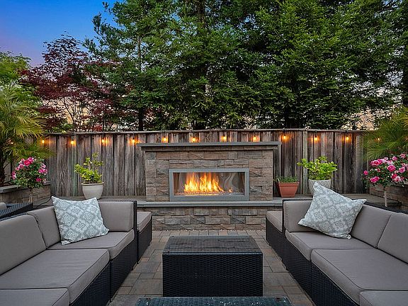 3rd image of 8 Copper Hill Way