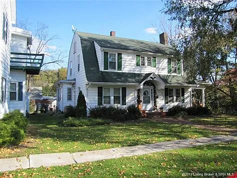 208 NE 1st St photo 1