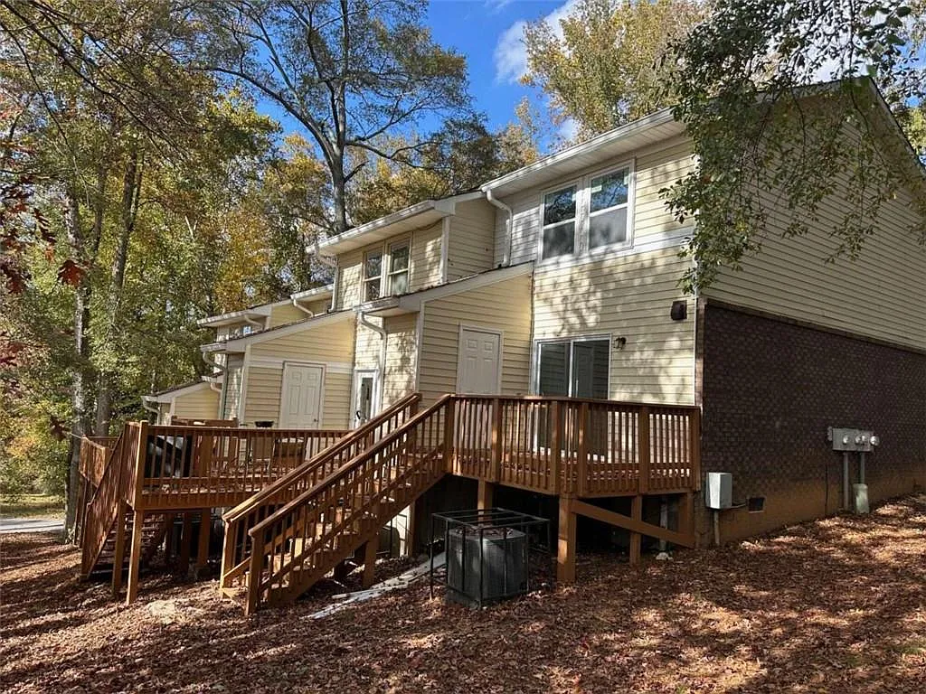 2 bed, 900 sqft, $1,600 — Photo 3