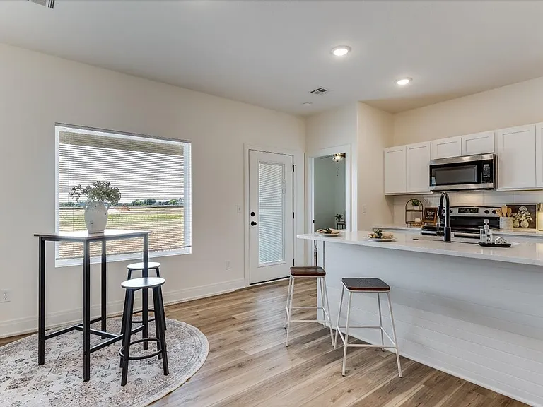 5425 Rolly St #100 — Photo 6