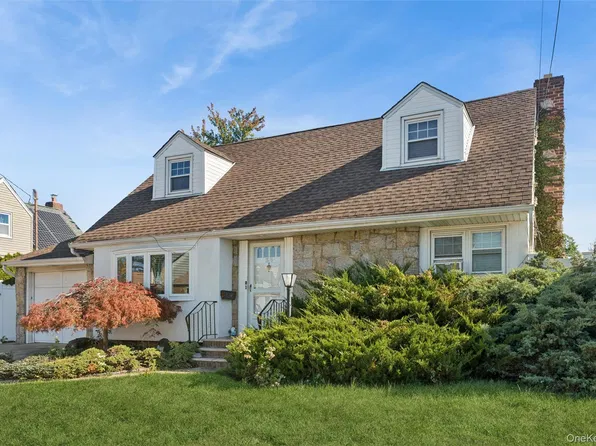 35 Rintin Street, Franklin Square, NY 11010
