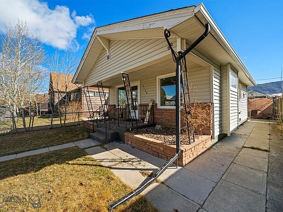 3rd image of 2124 Roberts Ave