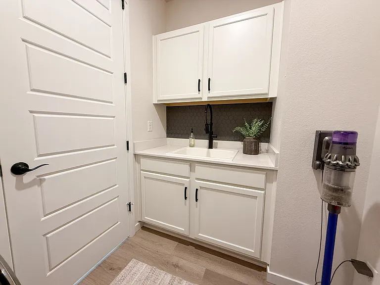 8484 Cokedale Dr — Photo 30