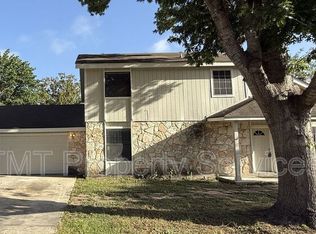 724 Sunshadow Dr, New Braunfels, TX 78130