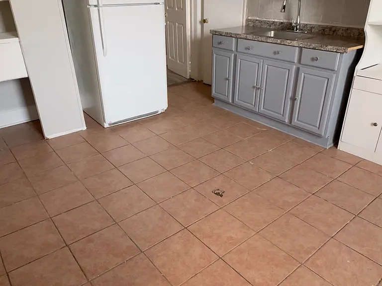 225-227 Clifton Ave #11 — Photo 1