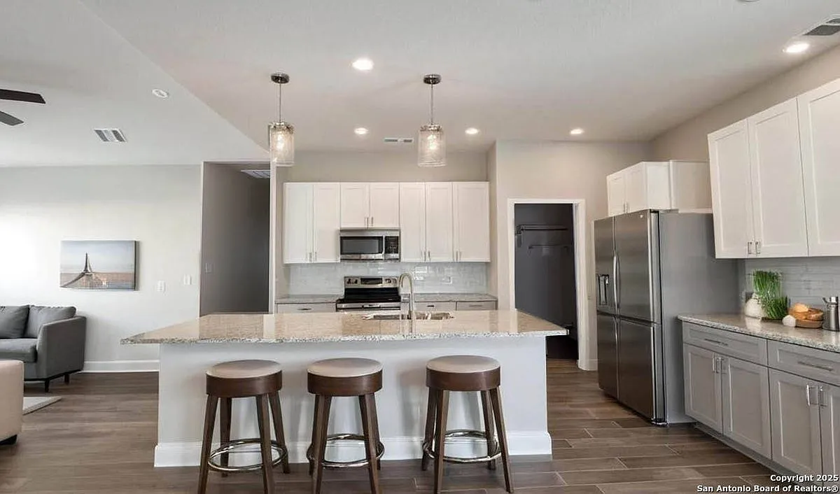 3 bed, 2.0 bath, 1280 sqft, $1,795 — Photo 2