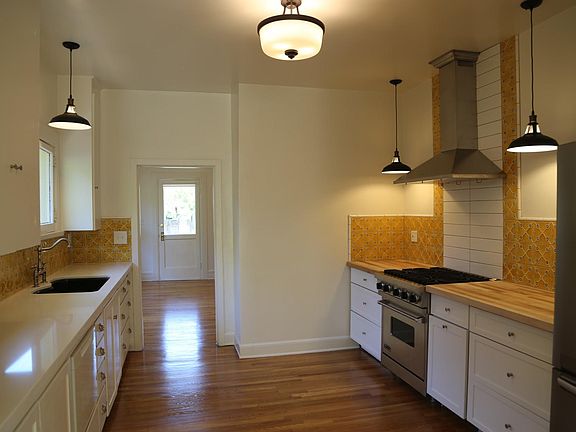 4th image of 2204 Parkway Dr