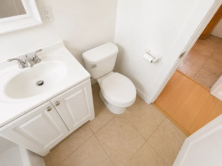 2531 Hillcrest Dr #2533-1/2 — Photo 6