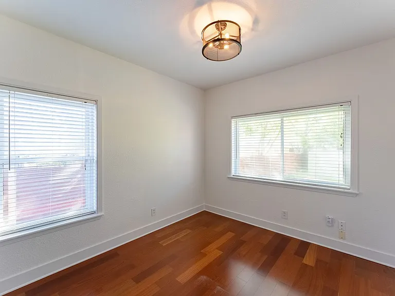 1209 E 3rd St — Photo 17