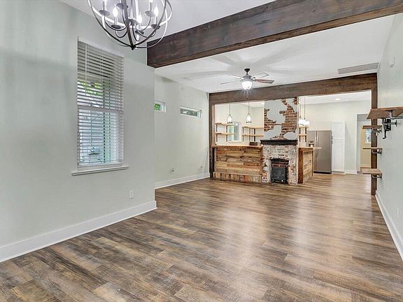 4th image of 2212 Kirby Ave