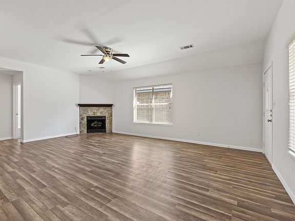 4th image of 18210 Beaverdell Dr