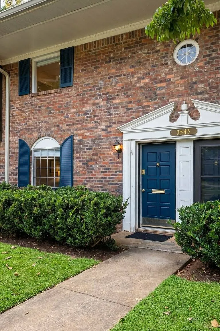 2 bed, 1.5 bath, 1120 sqft, $1,800 — Photo 1