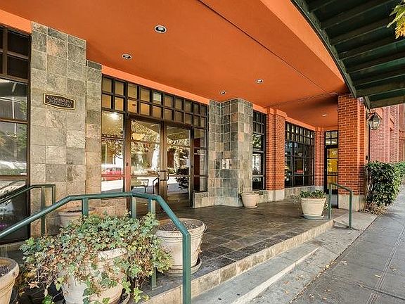 5th image of 123 Queen Anne Ave APT 504