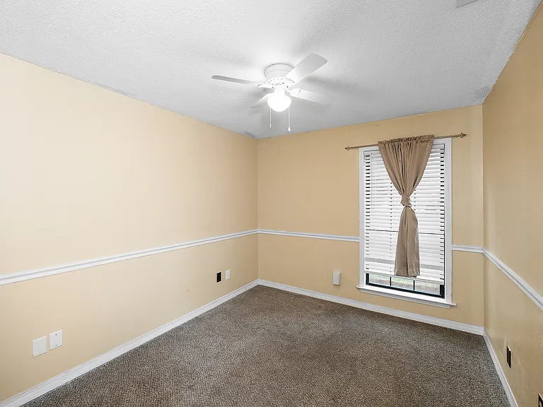 115 Donna Cir — Photo 16
