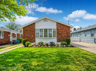 82 Penn Ave, Staten Island, NY 10306