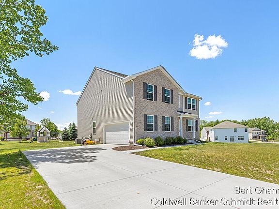 3rd image of 8376 N Oaks Ct
