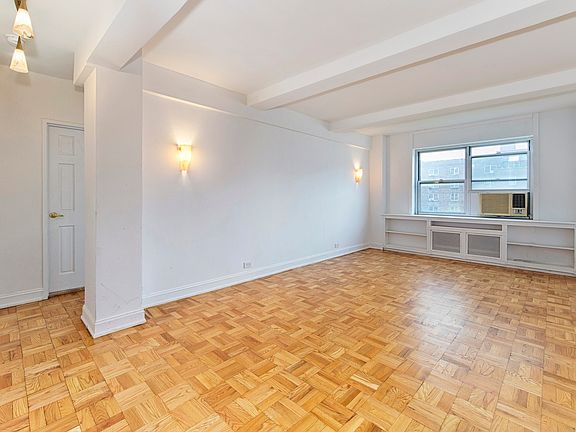 2nd image of 550 Grand St APT H10e