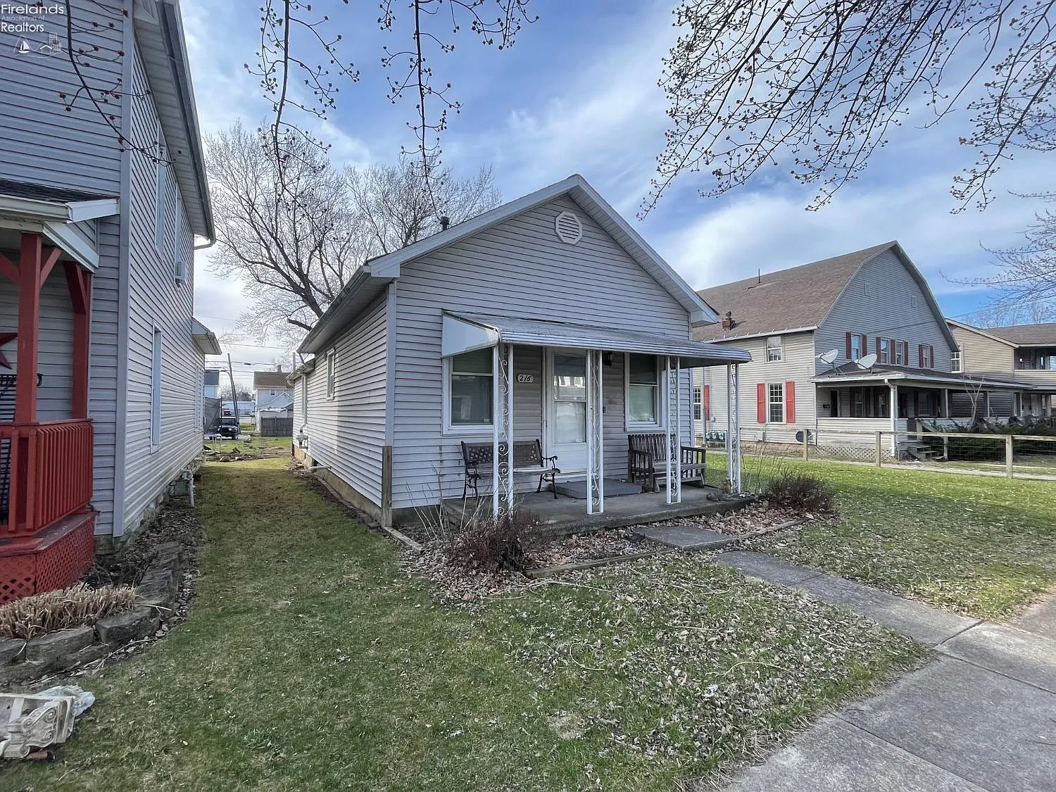 216 Maplewood St photo 1