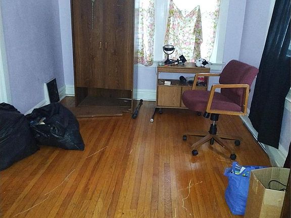 2nd image of 7015 Glenmore Ave