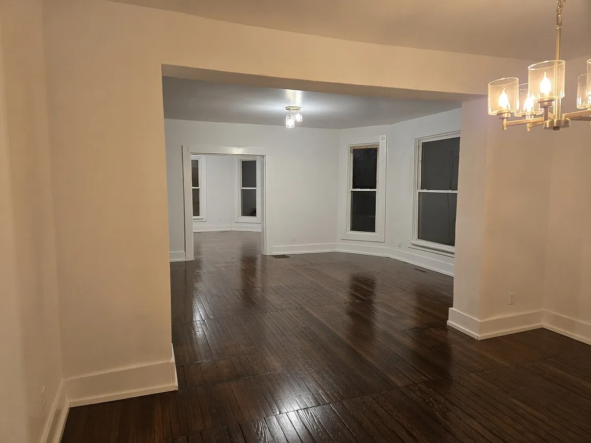 4 bed, 2.5 bath, 2904 sqft, $1,575 — Photo 2