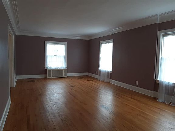 4th image of 549 Orlando Ave