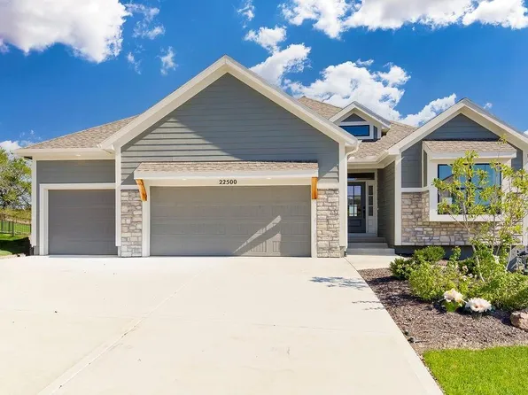 22500 W 87th Ter, Lenexa, KS 66227