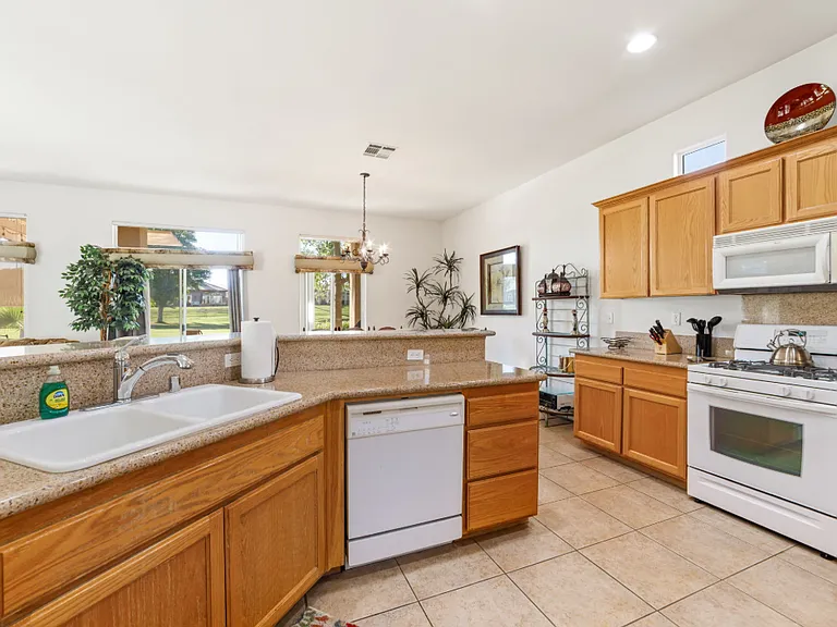 48861 Heifitz Dr — Photo 8