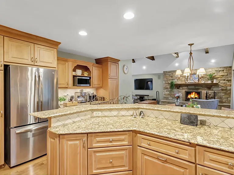 985 Chapel Ct N — Photo 19