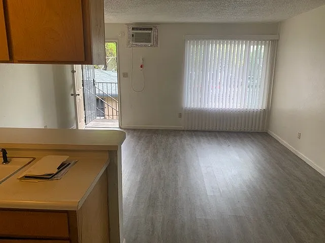 611 North Edison Street, Unit 7 — Photo 1