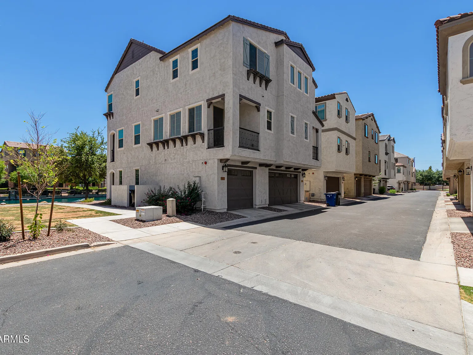 2 bed, 2.5 bath, 1369 sqft, $2,500 — Photo 3