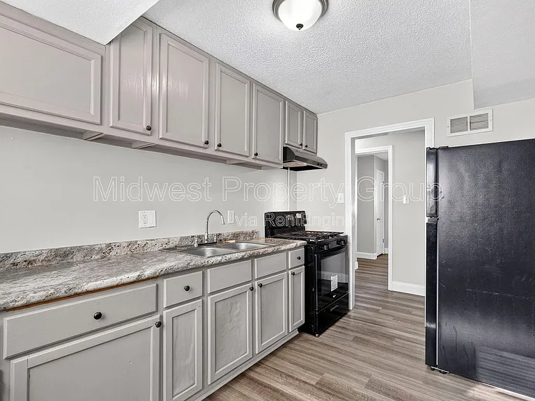 273 Roderick Dr — Photo 4