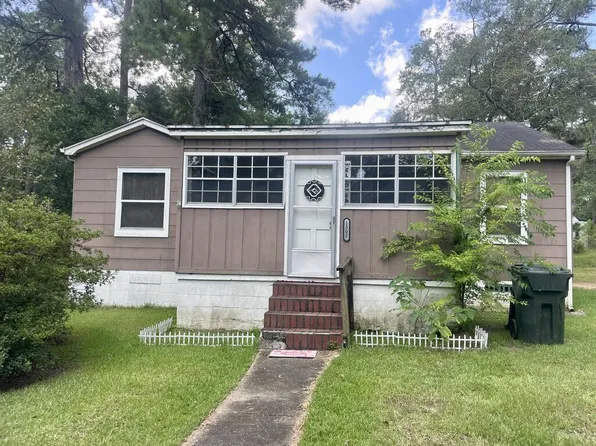 1301 Greenwood Dr, Dothan, AL 36303
