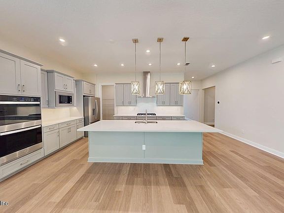 4th image of 87 ADIRONDACK Drive