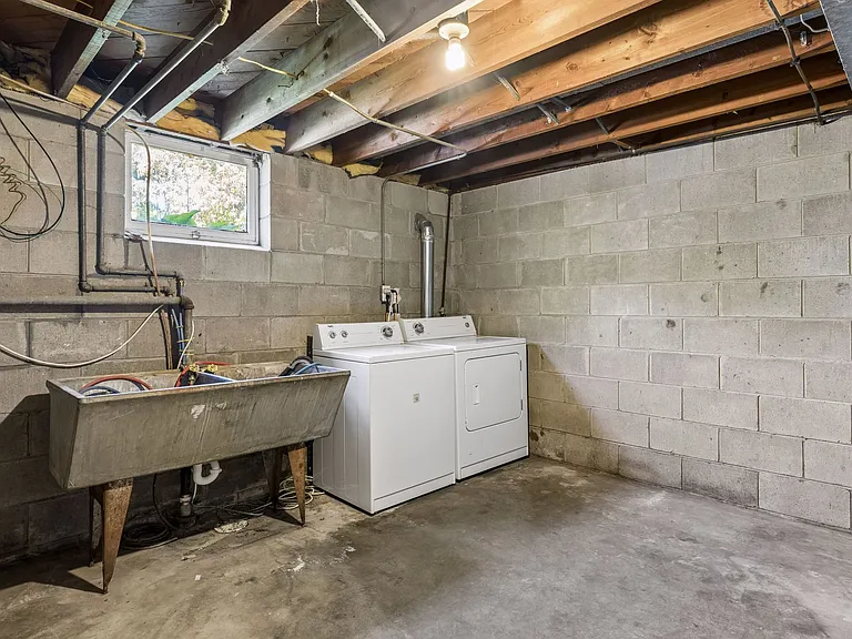 1099 Felix St — Photo 28
