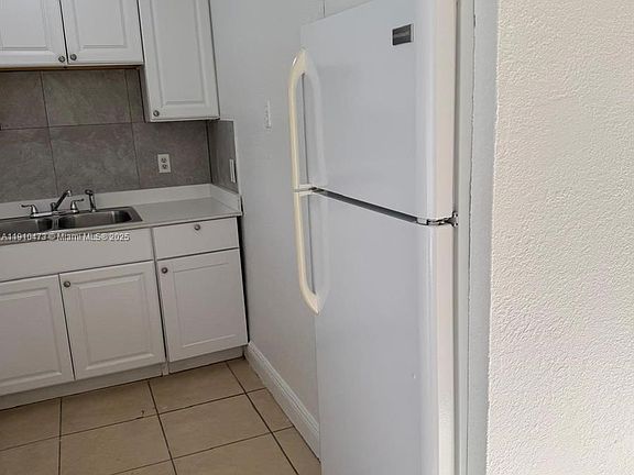 5th image of 1820 Funston St #1820B