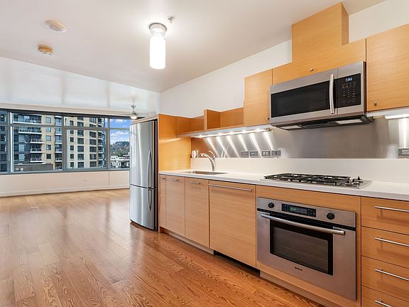 4th image of 3601 SE River Pkwy #816
