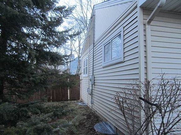 3rd image of 2808 Theresa Ave