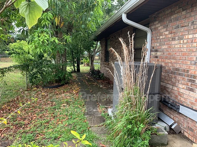 3 bed, 2.0 bath, 1501 sqft, $1,850 — Photo 3
